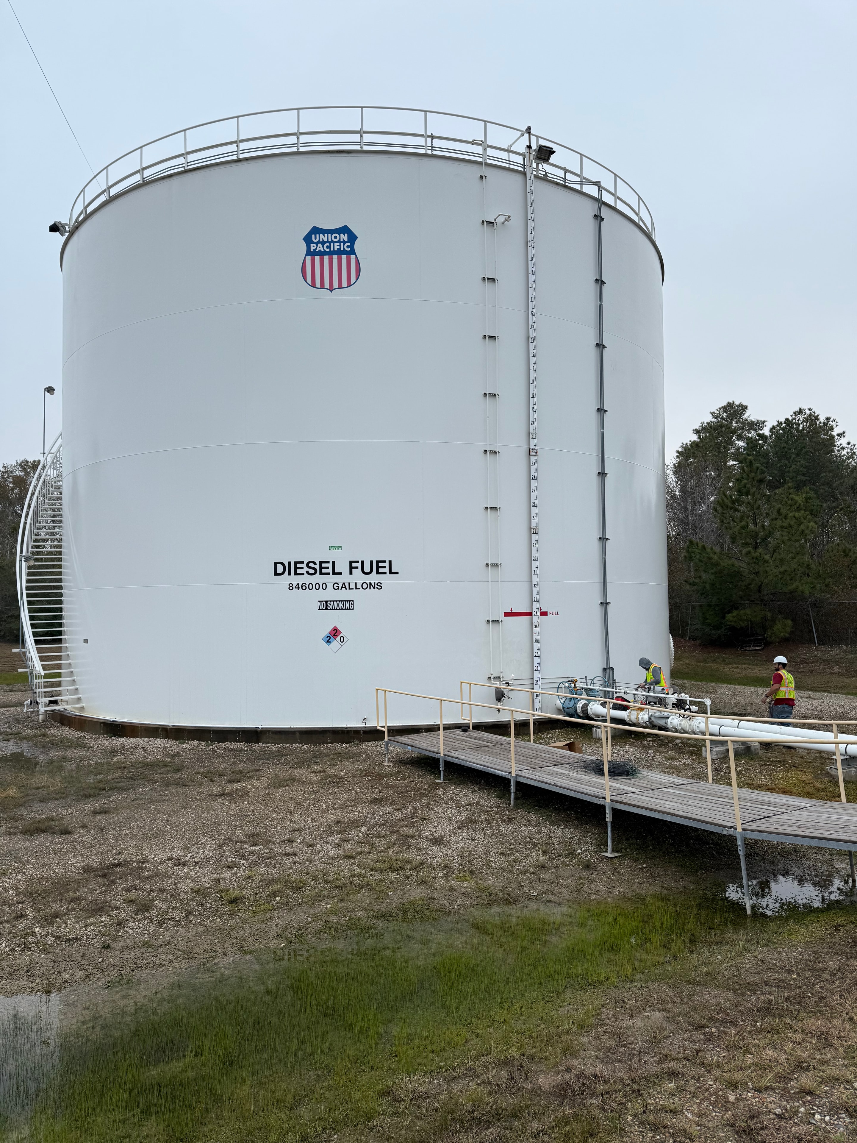 Union Pacific 846,000-gallon diesel fuel tank — wastewater and bonded electrical work